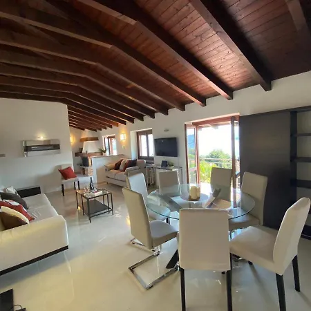 Penthouse Andrea Meina