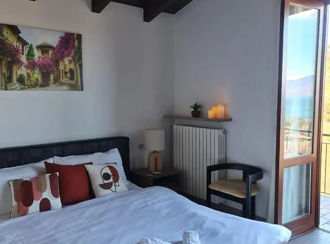 Penthouse Andrea 메이나